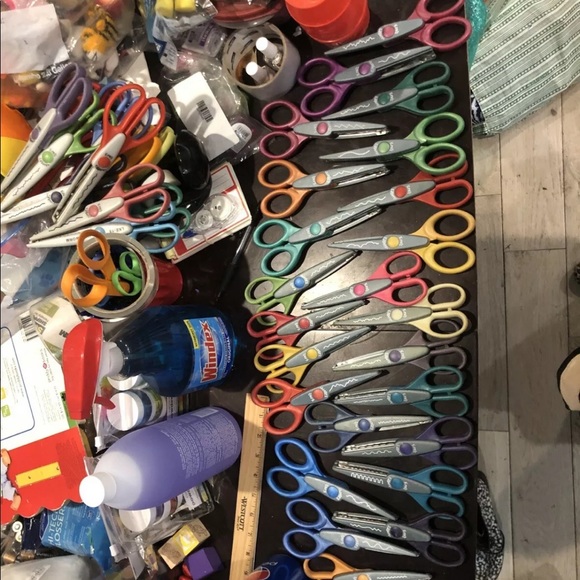 Used 27 Assorted KRAFT EDGERS SCISSORS - Picture 6 of 6